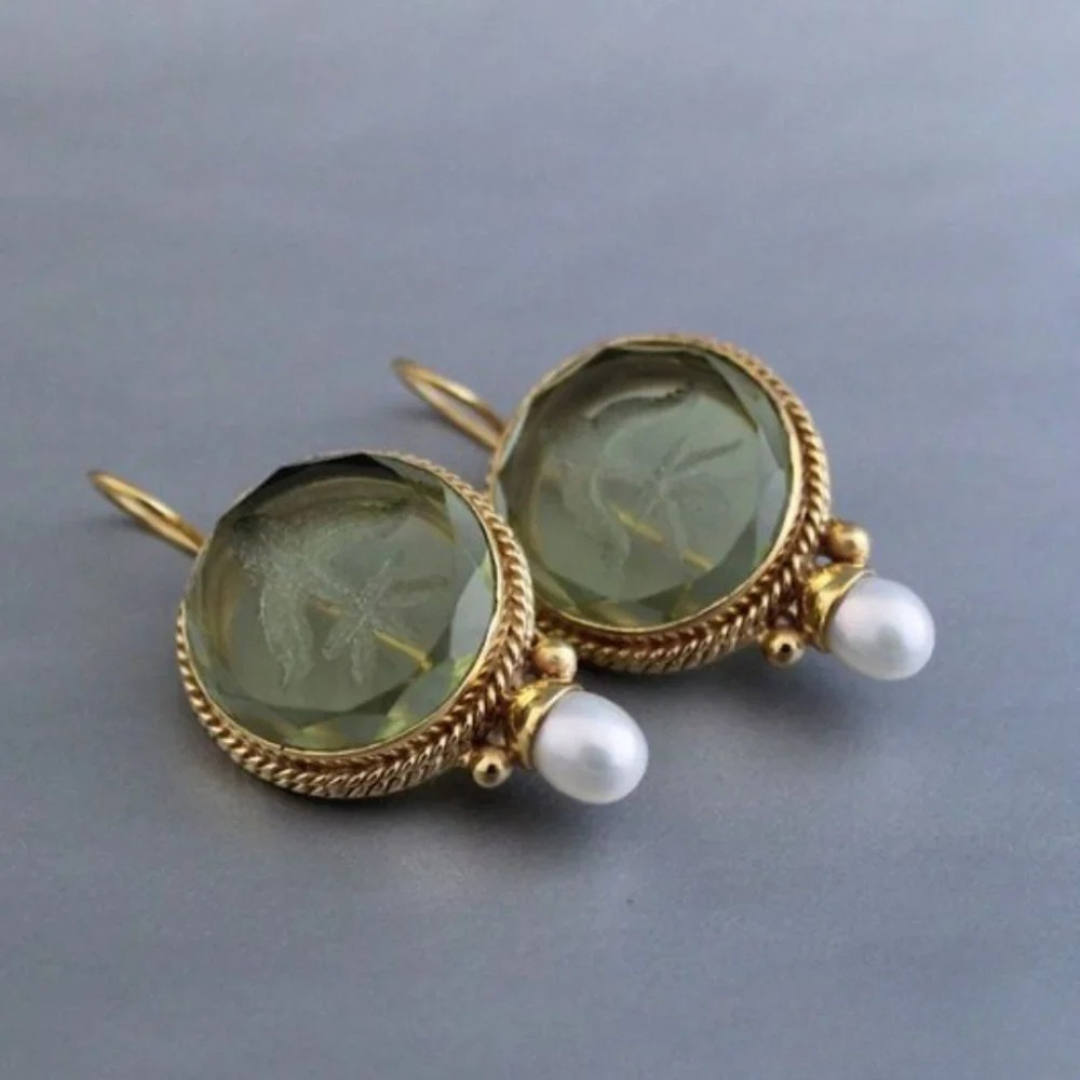 Retro Classic Oorbellen met Groene Stenen en Parels