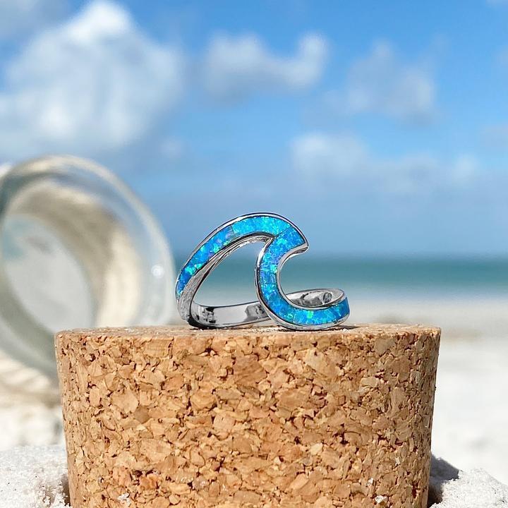 Golvende Zilveren Ring met Blauwe Opaal