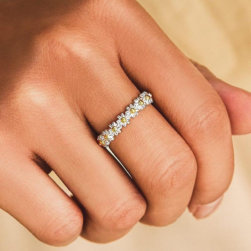 Marguerite Ring – Zilver & Geschilderde Zachtheid