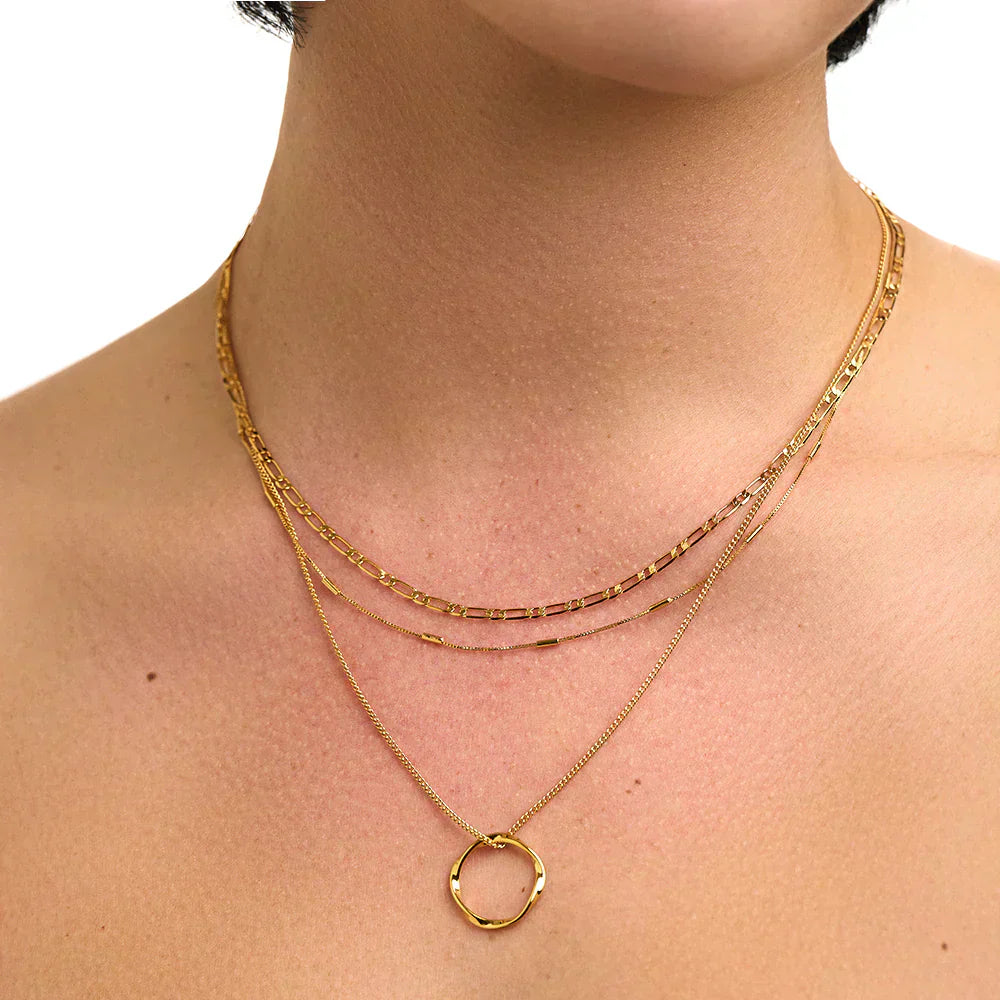 Open Hoepelcollier met Drie Rijen in Goud