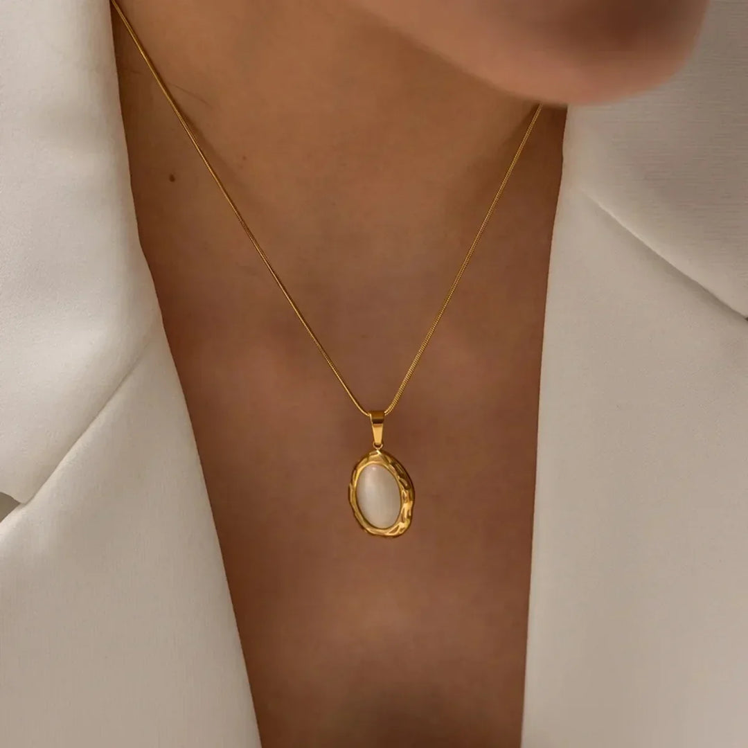 Gouden Verguld Collier met Ovale Kattenoog Opale