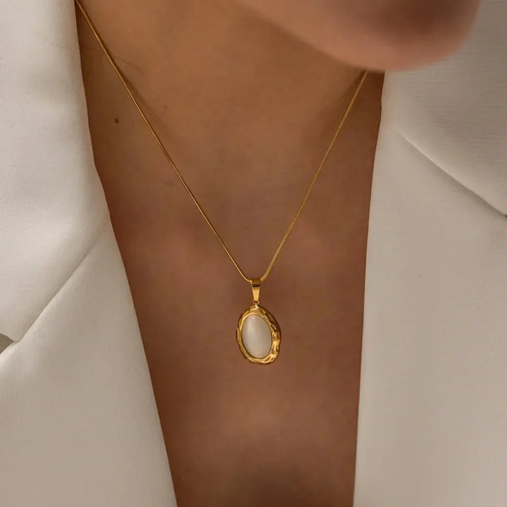 Gouden Verguld Collier met Ovale Kattenoog Opale
