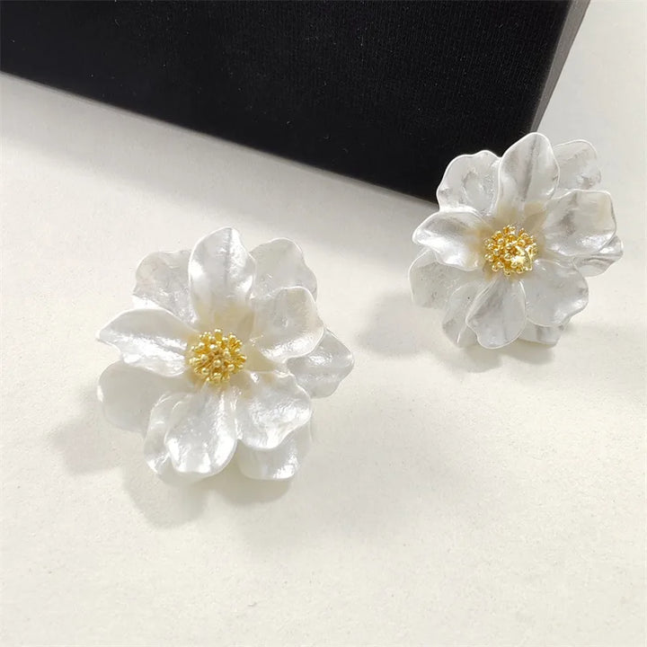 Chique Witte Acrylaat Oorbellen met Knop