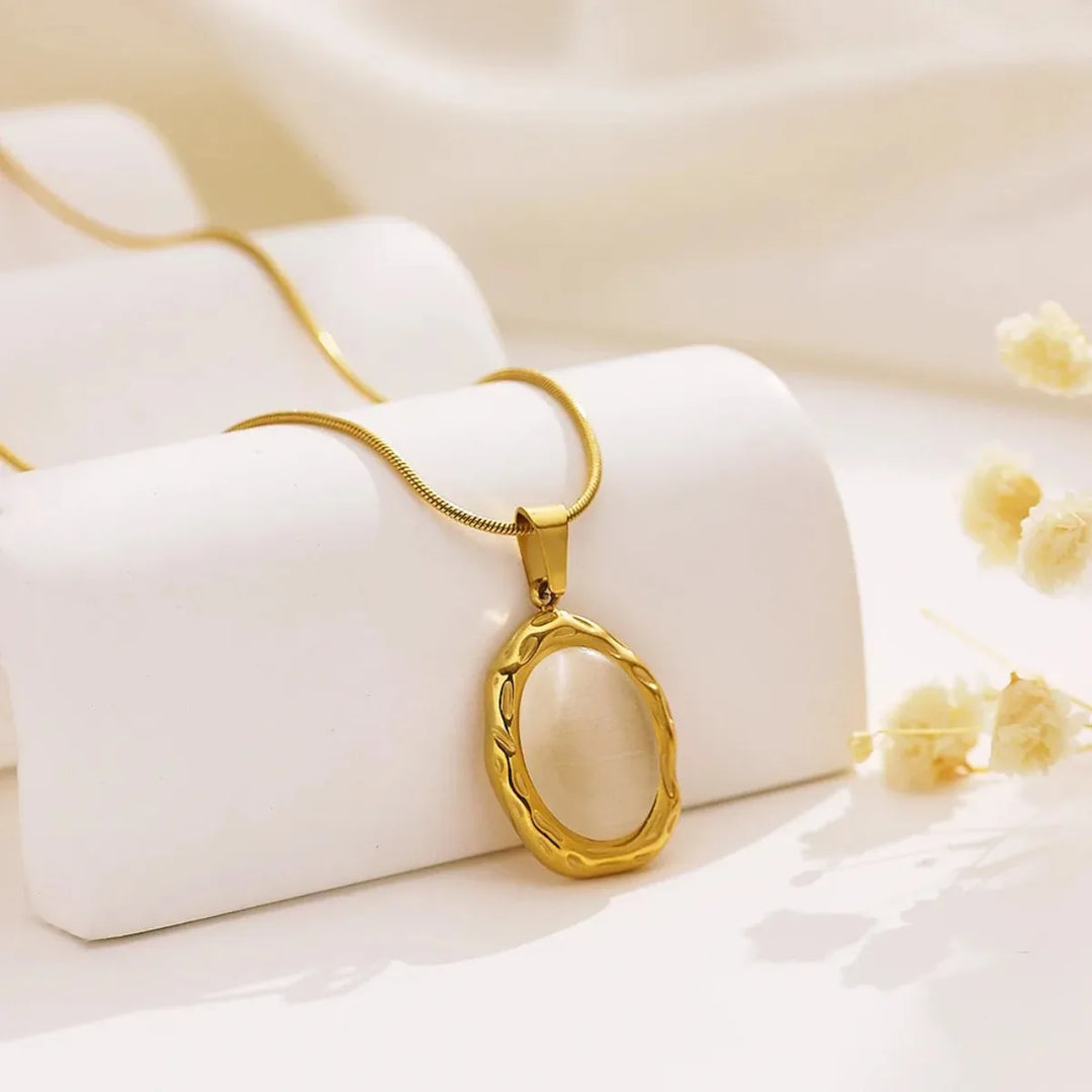 Gouden Verguld Collier met Ovale Kattenoog Opale