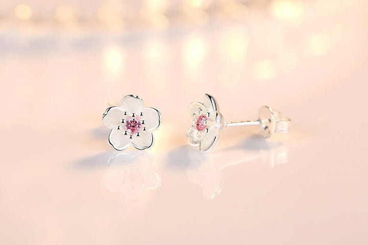 Bloemvormige knopoorbellen met zirconia