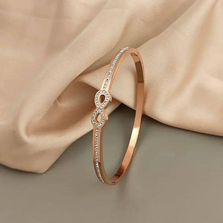 Rigid Infinity Armband met Exclusieve Kristallen
