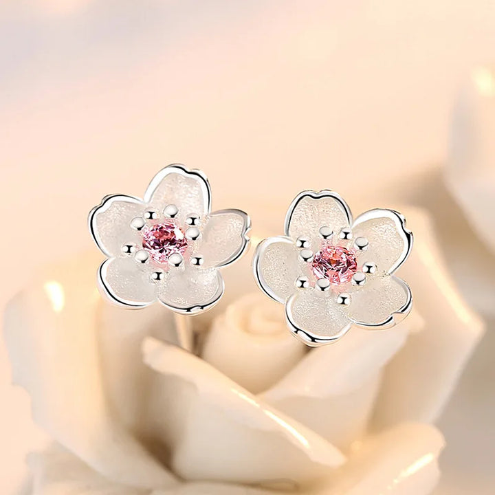 Bloemvormige knopoorbellen met zirconia