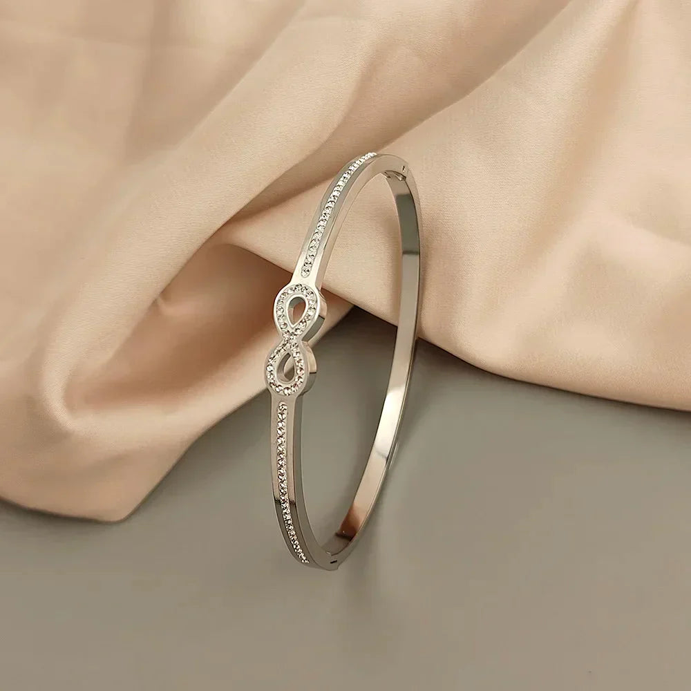Rigid Infinity Armband met Exclusieve Kristallen