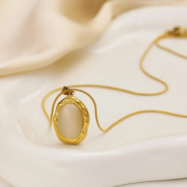 Gouden Verguld Collier met Ovale Kattenoog Opale