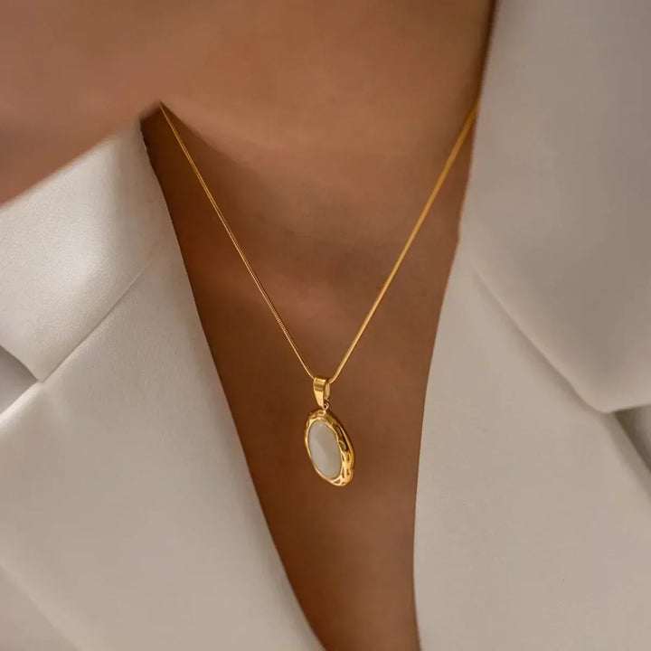 Gouden Verguld Collier met Ovale Kattenoog Opale