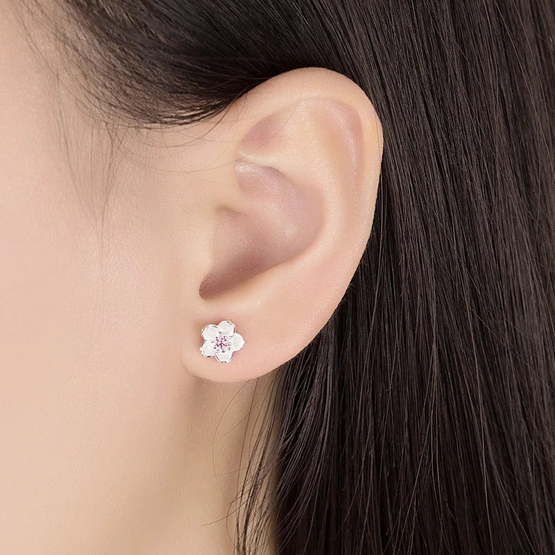 Bloemvormige knopoorbellen met zirconia