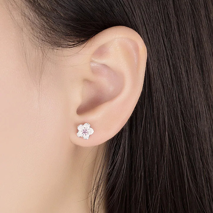 Bloemvormige knopoorbellen met zirconia