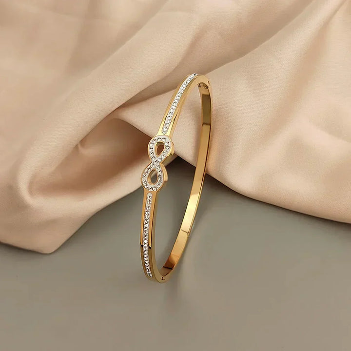 Rigid Infinity Armband met Exclusieve Kristallen