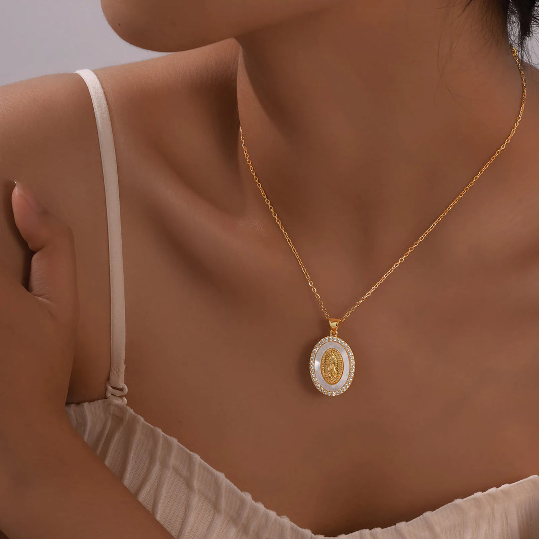 Ketting met Ovale Hangertje van de Maagd in Goud