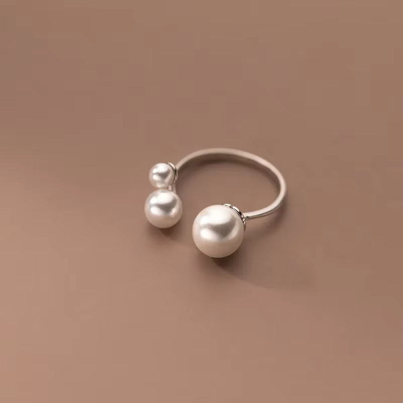 Elegante Ring met Trio van Parels