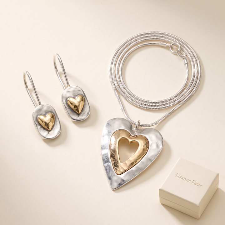 Bundel: Hartvormige oorbellen van zilver en goud + Vintage Hart Ketting van Zilver en Goud