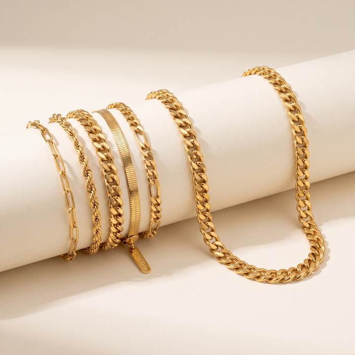 Bundel: Armbandenset 5 stukken in goud + Chunky collier met cubaanse schakels