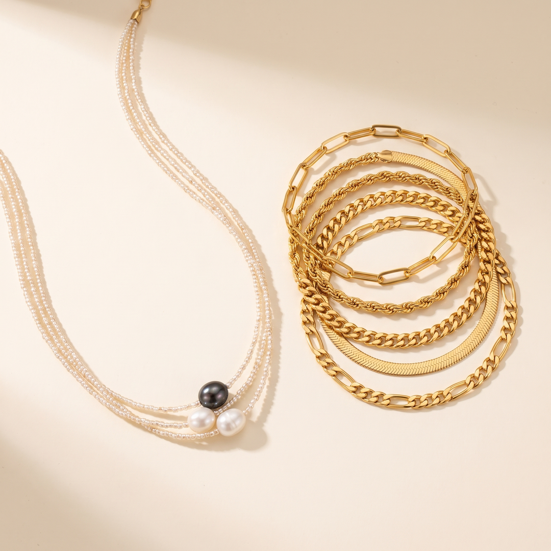 Bundel: Vintage stijl parelketting + Armbandenset 5 stukken in goud