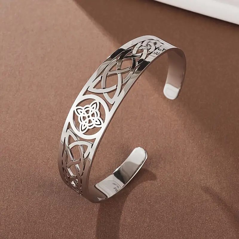 Open rigid bracelet in silver